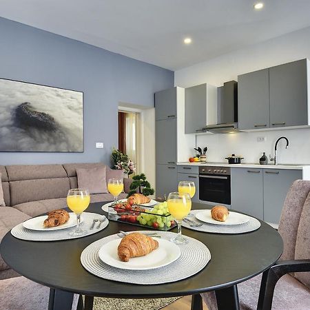 D&A Central Luxury Apartments With Free Parking プーラ エクステリア 写真