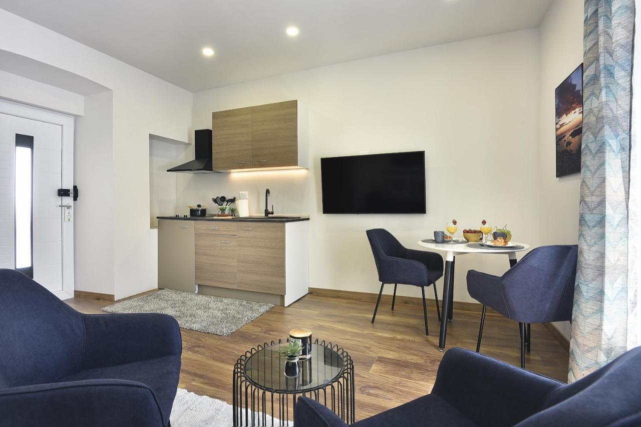 D&A Central Luxury Apartments With Free Parking プーラ エクステリア 写真