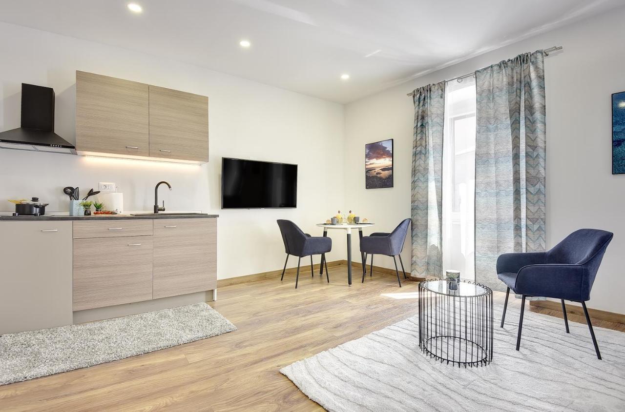 D&A Central Luxury Apartments With Free Parking プーラ エクステリア 写真