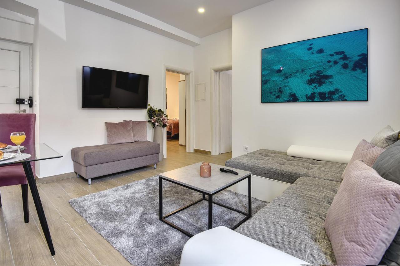 D&A Central Luxury Apartments With Free Parking プーラ エクステリア 写真