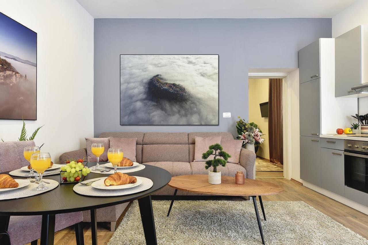 D&A Central Luxury Apartments With Free Parking プーラ エクステリア 写真